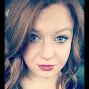 Meet your Posher, Adrienne